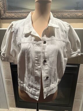 Cropped White Button-Front Distressed Puffed Short Sleeved Denim Jacket XL